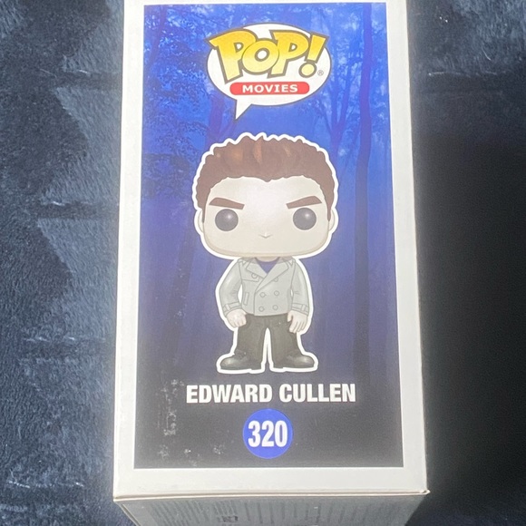 Vaulted Twilight Edward Cullen Barnes and Noble Vampire Mode Funko Pop - Picture 2 of 5